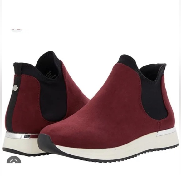 Kenneth Cole Reaction Shoes - NWOT Kenneth Cole Reaction Cameron Chelsea Jogger Sneakers, 8.5